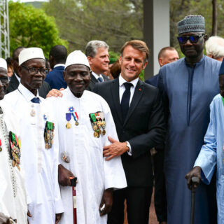 le president macron et quelques tir ailleurs africains à la commémoration du débarquement de Provence