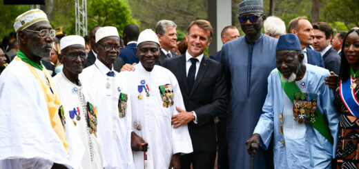 le president macron et quelques tir ailleurs africains à la commémoration du débarquement de Provence