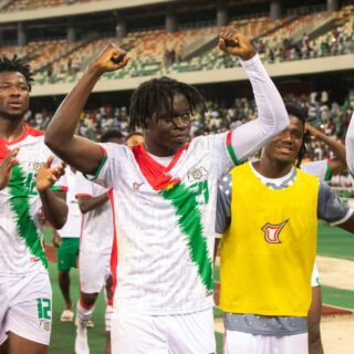 les joueurs de l'équipe du burkina faso célèbrent la qualification-du-Burkina-Faso