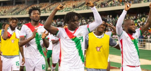 les joueurs de l'équipe du burkina faso célèbrent la qualification-du-Burkina-Faso